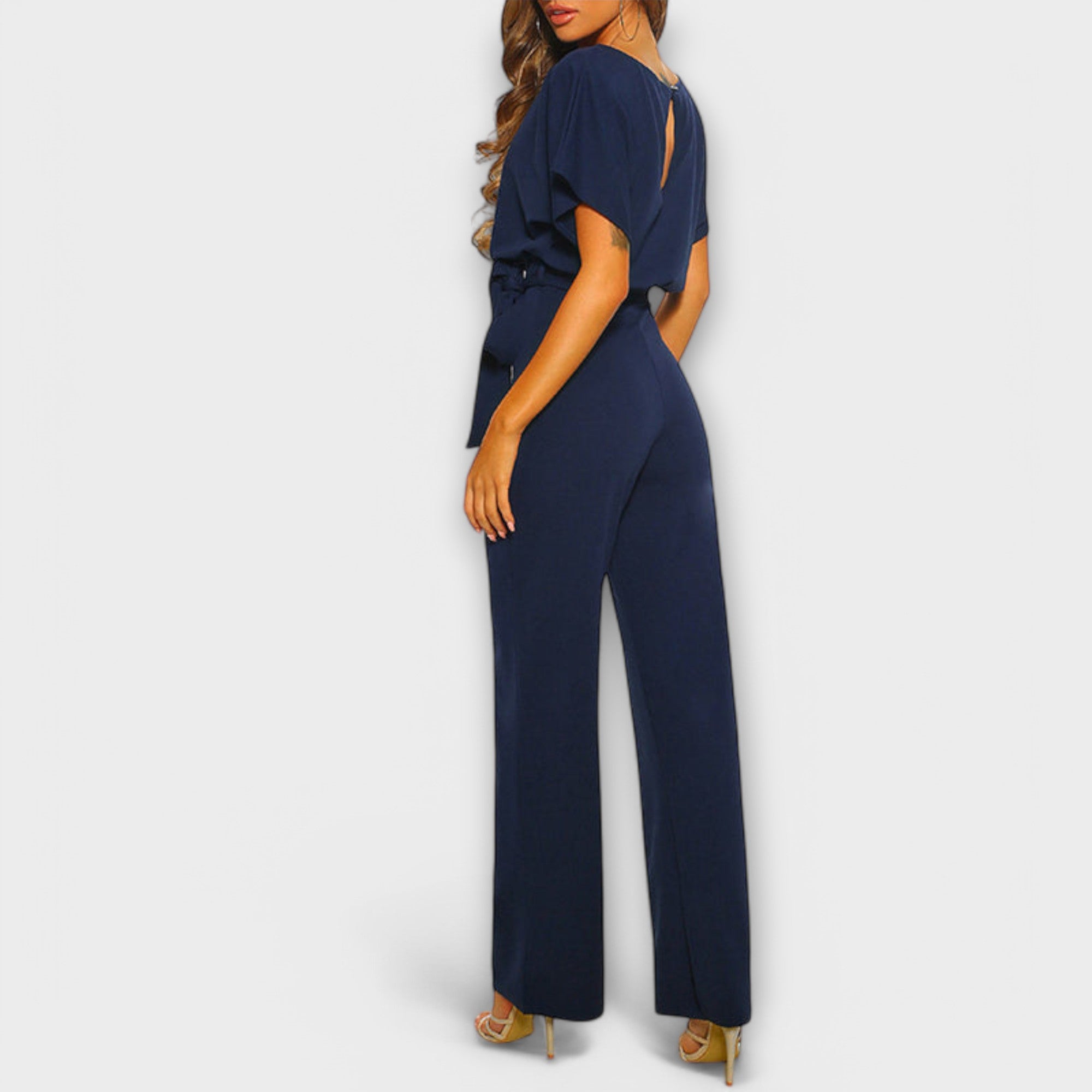 Elegantti ja minimalistinen haalari