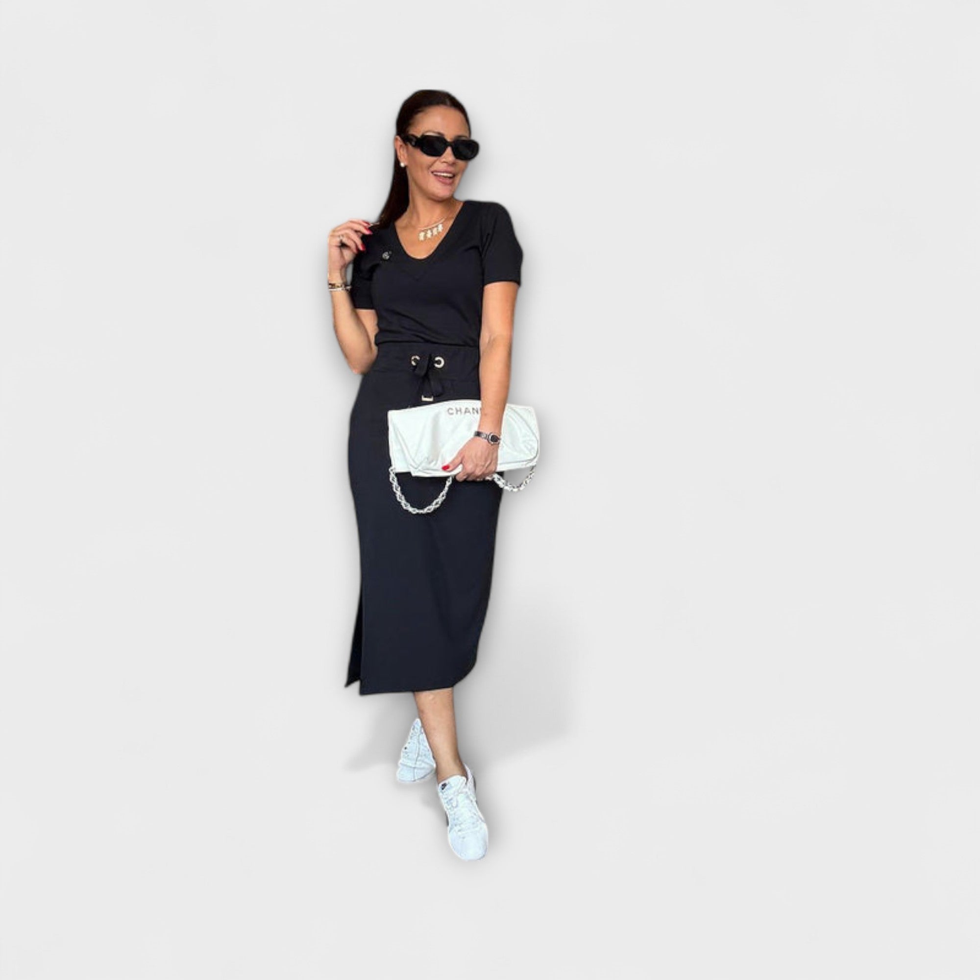 Danielle - Tyylikäs V-pääntiepaita ja hame